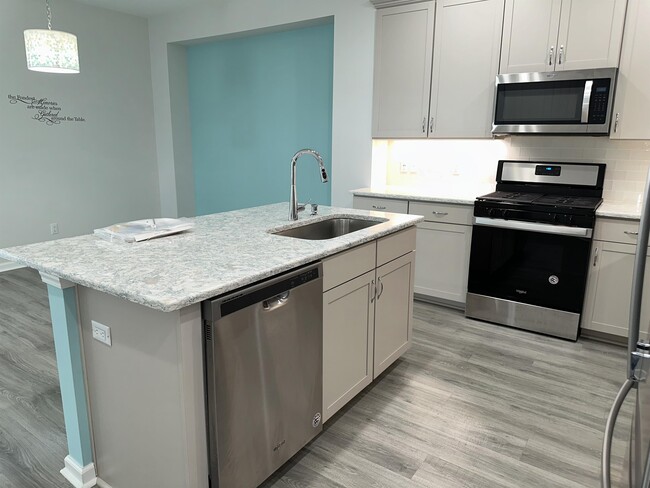 Building Photo - 319 Flip Flop Ct