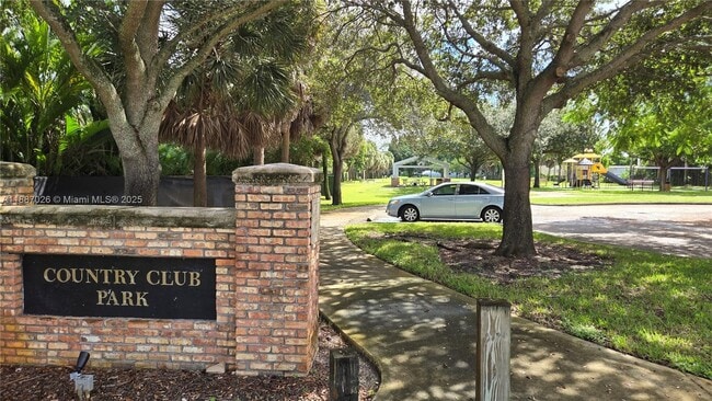 Building Photo - 960 SW 42nd Ave