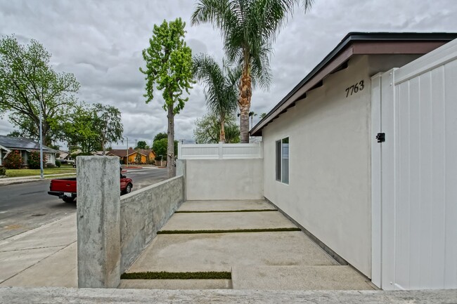 Building Photo - NEWLY BUILT, LUXURIOUS & BRIGHT, 1BR1BA AD...