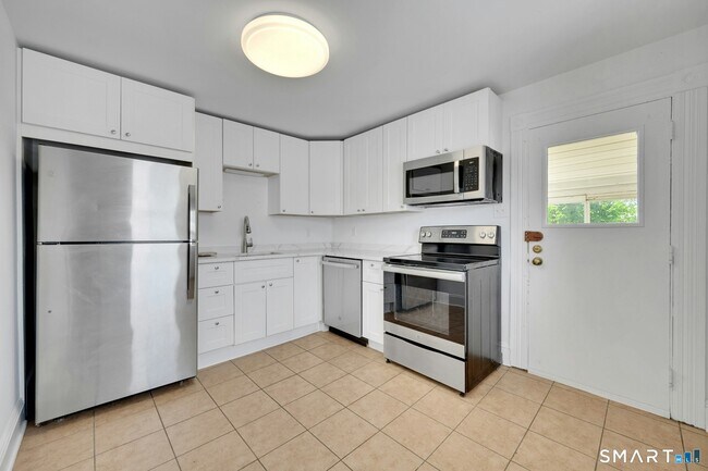 Building Photo - 125 Tunxis Hill Rd