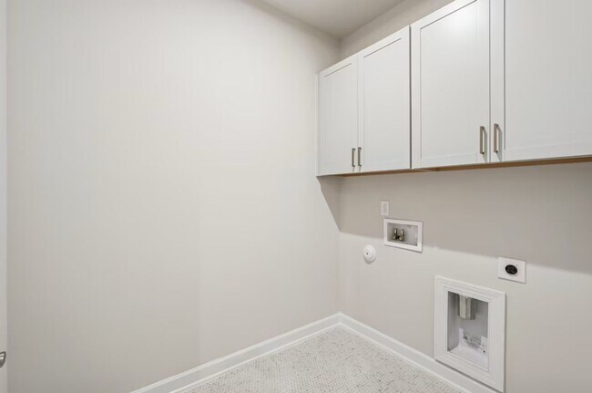 Building Photo - 228 Oak Summit Pl