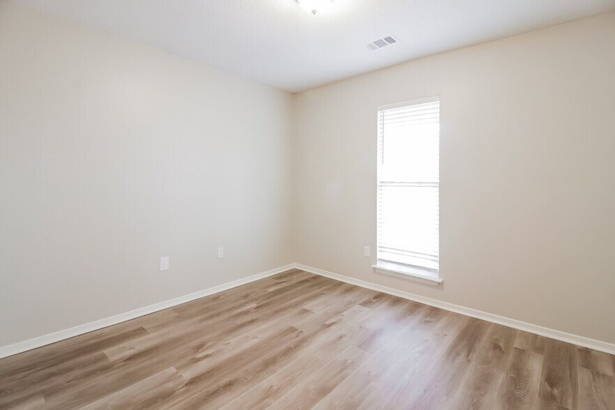 Building Photo - 7095 Brandee Dr