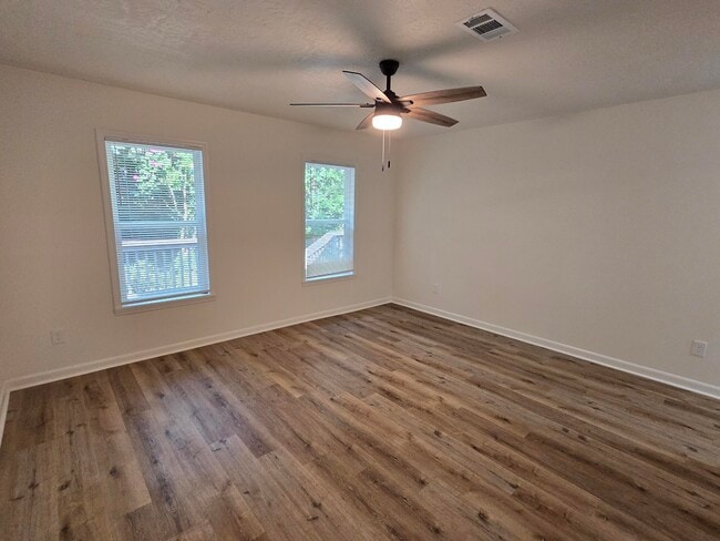 Building Photo - 469 Lawrence Dr