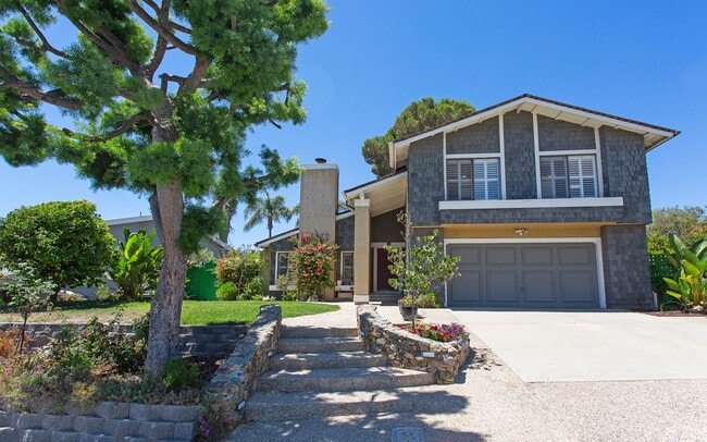 Building Photo - Charming 4 bedroom Home in Oceanside