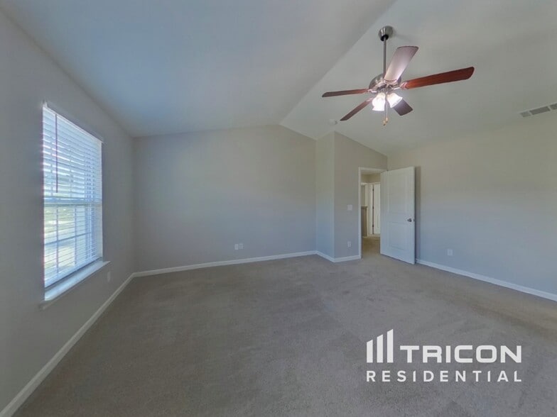 Building Photo - 7027 Palatine Ln