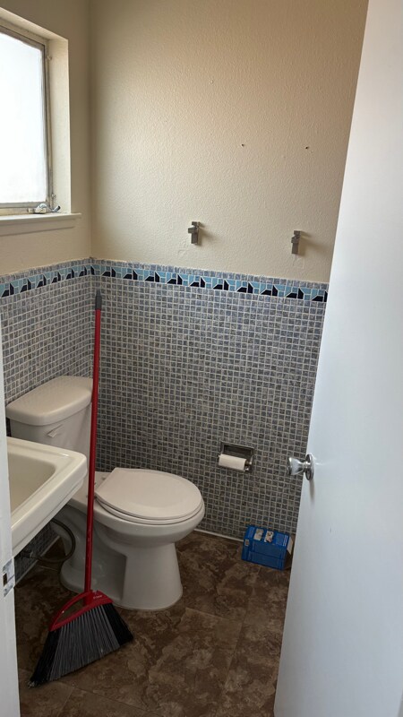 Building Photo - 5229 Mountain View Dr