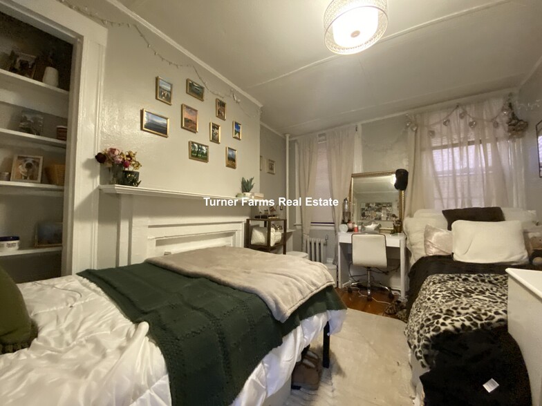 Building Photo - 5 Champney Pl