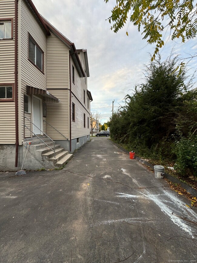 Building Photo - 54 Overlook Ave