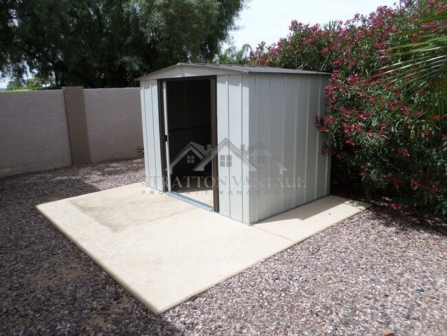 Building Photo - 6602 E Juniper Ave