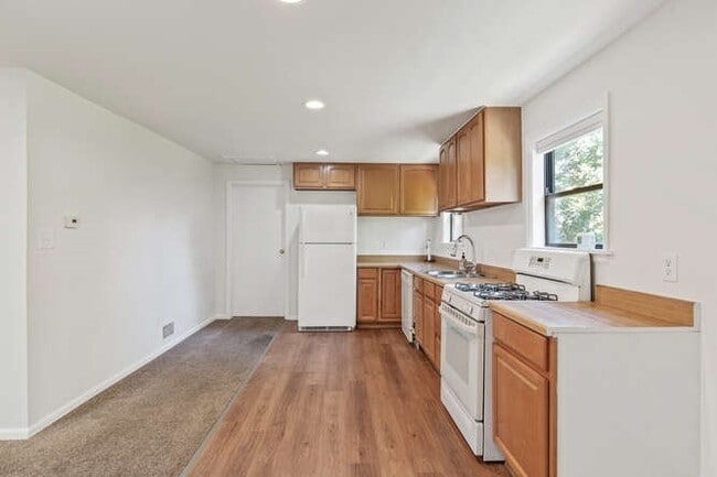 Building Photo - Super Cute 1 Bed, 1 Bath Carriage House!! ...