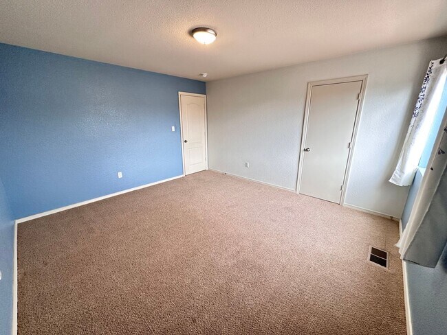 Building Photo - 7419 Desert Eagle Rd NE