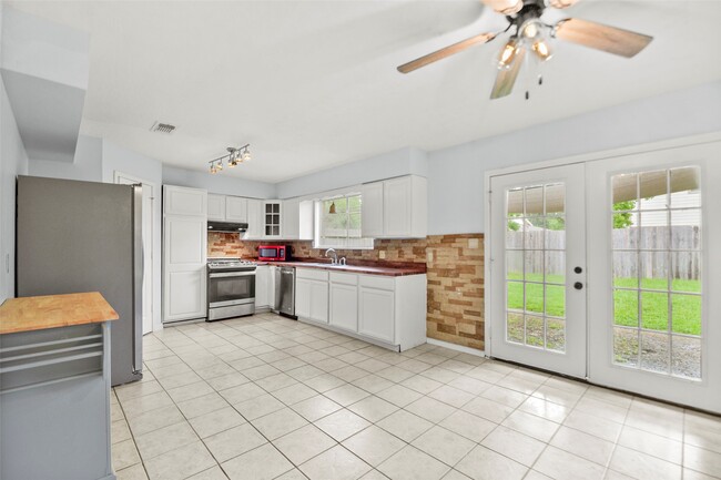 Building Photo - 16310 Cypress Valley Dr