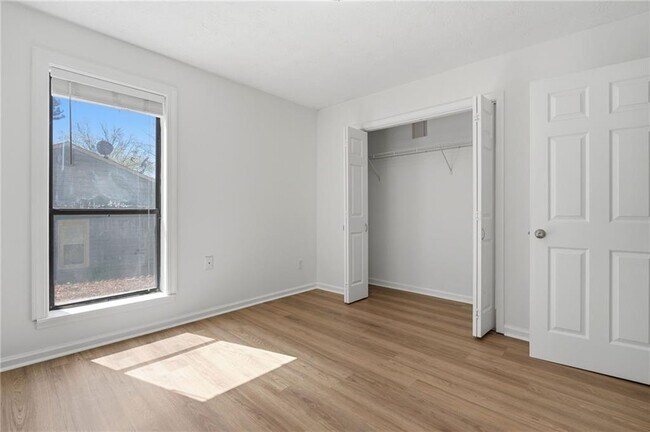 Building Photo - 129 Sandalwood Cir