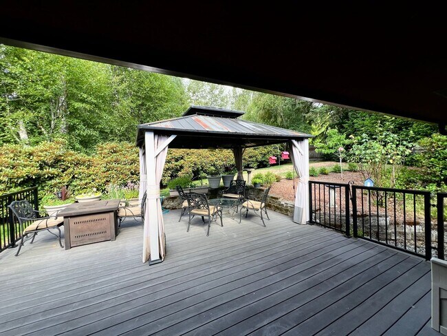 Building Photo - Gorgeous Home w/Lots of Extras- Avail 10/3
