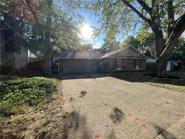 Building Photo - 170 Pinecone Ln