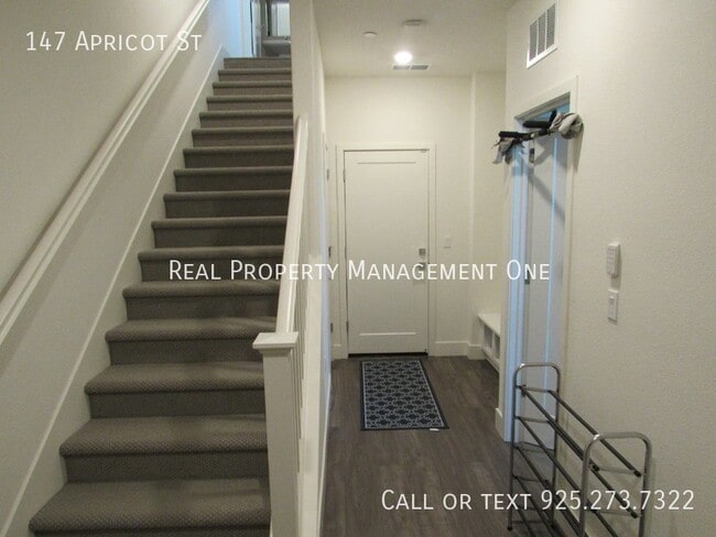 Building Photo - 147 Apricot St