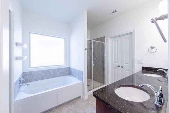 Building Photo - 4 Bedroom 2 Bathroom Ready to rent April 1st, 2026