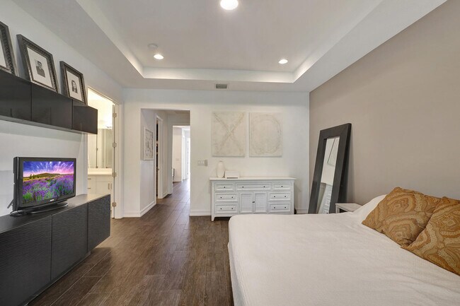 Building Photo - 100 NW 69th Cir