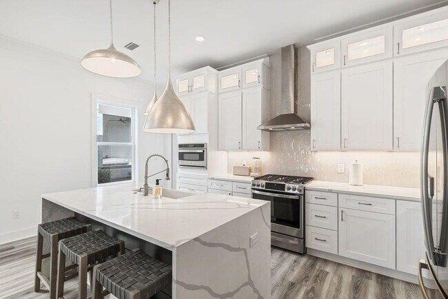 Building Photo - 24 Annabella St