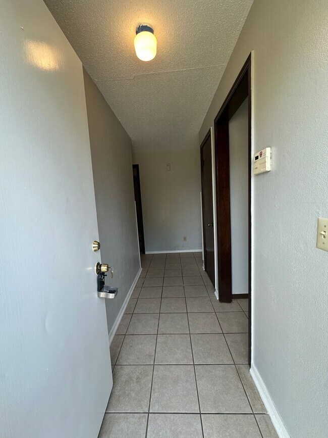 Building Photo - 3904 Overland Dr