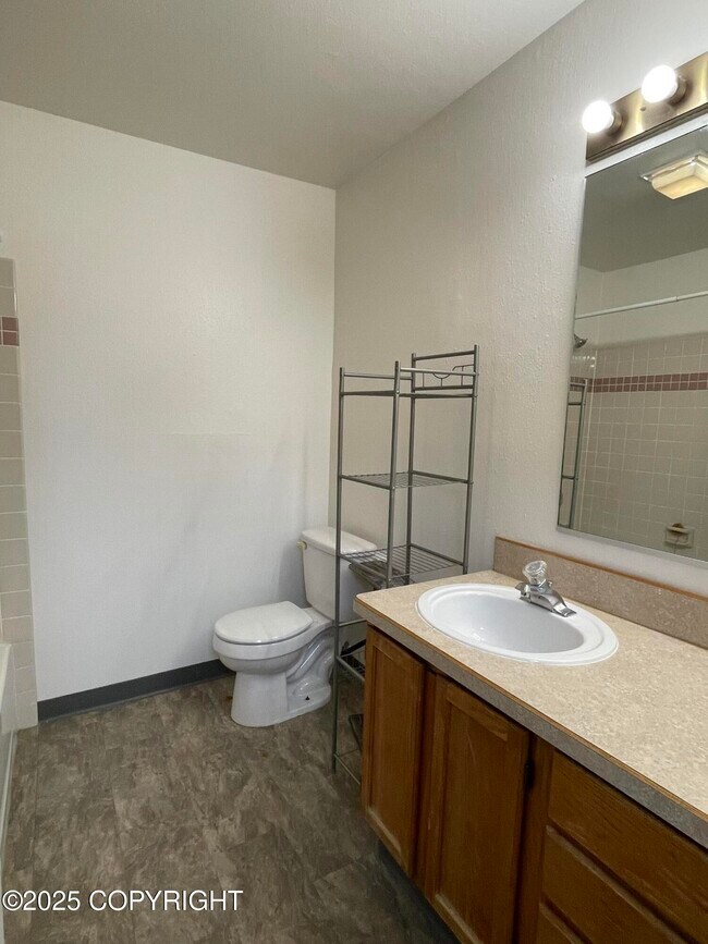 Building Photo - 3903 Iowa Dr