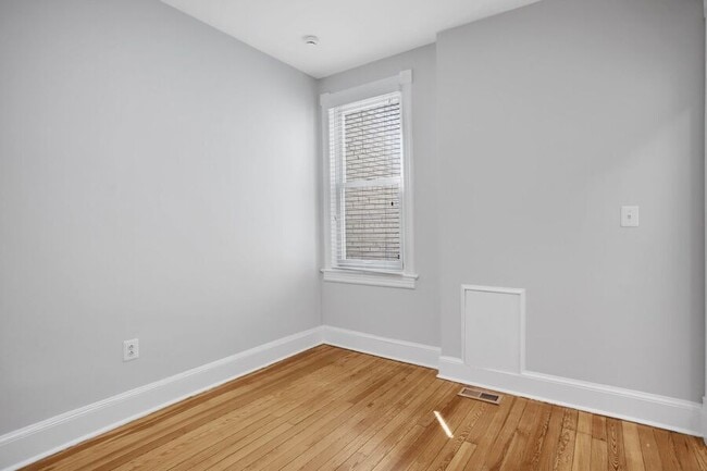 Building Photo - 1373 North Carolina Ave NE