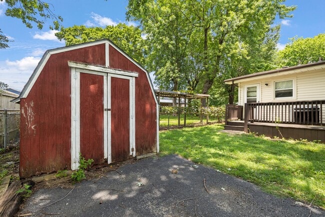 Building Photo - S0282-MF2