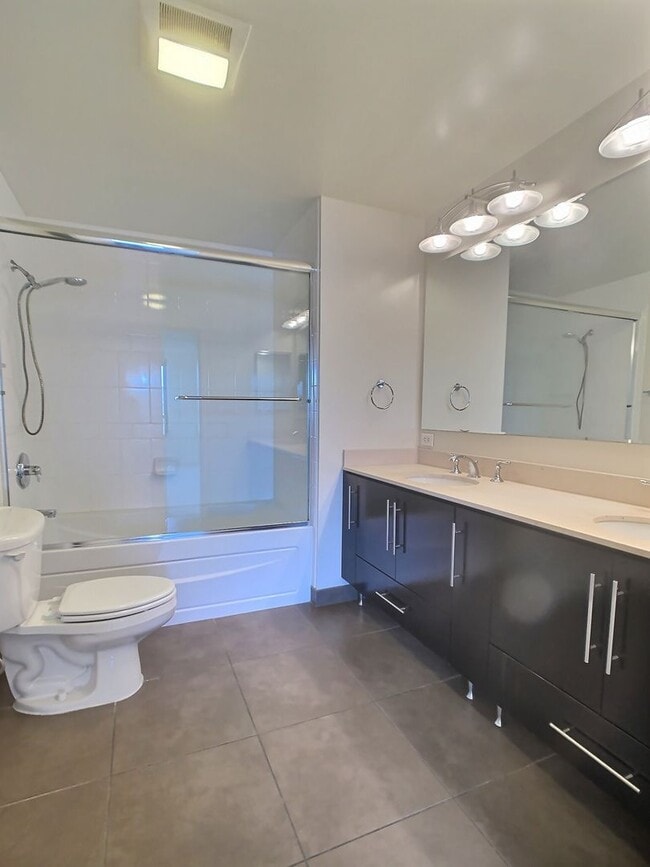 Building Photo - Gorgeous 2 Bedroom/2 Bathroom Condo for Rent at The 88 on the 17th Floor