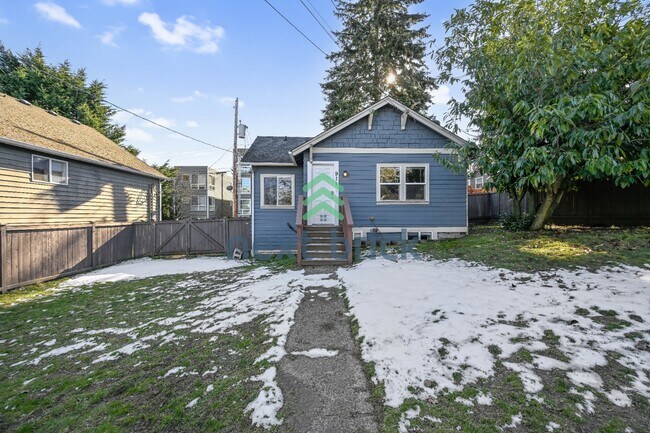 Building Photo - Charming 1-bedroom, 1-bathroom unit in Greenwood