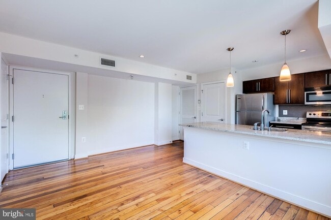 Building Photo - 420 16th St SE