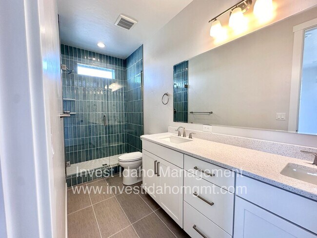 Building Photo - Luxury Gated Townhome in Star – Available Soon! No Shared walls!