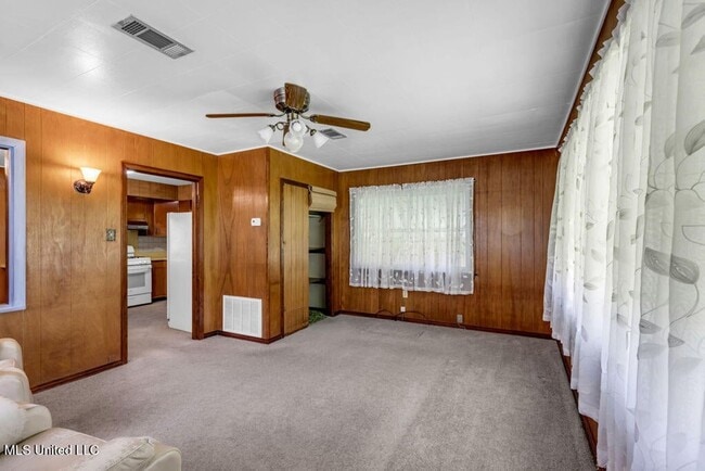 Building Photo - Timeless Charm in Ocean Springs’ Most Walk...