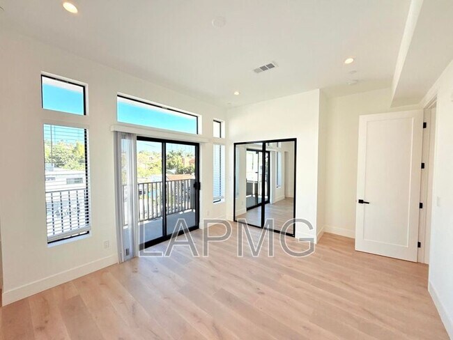 Building Photo - 3414 London St