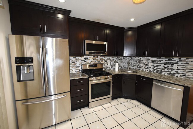Building Photo - 56 Sassafras Ct