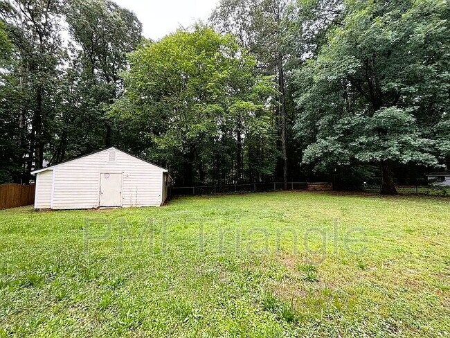 Building Photo - 3609 Lynn Rd