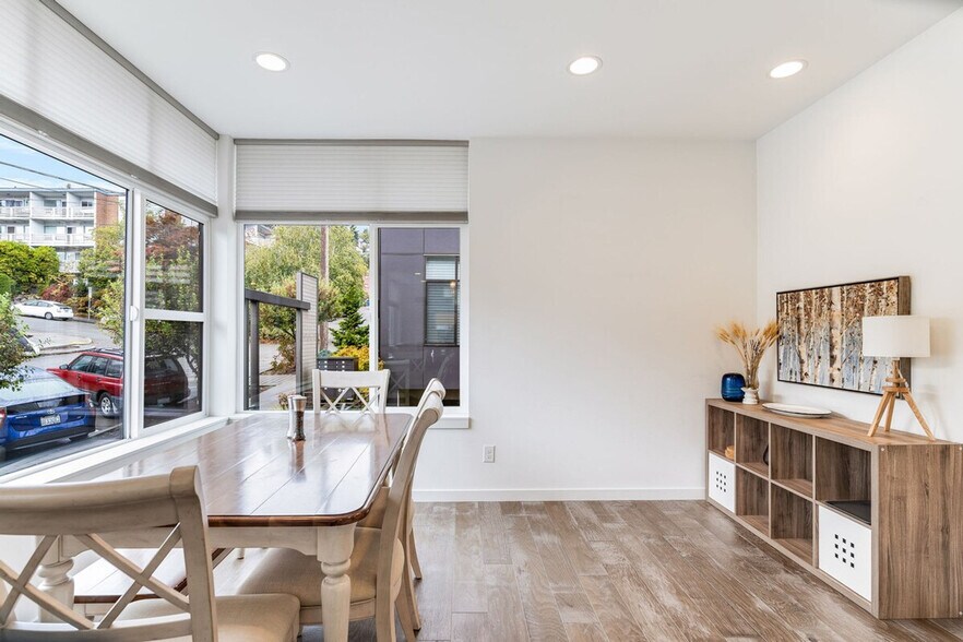 Building Photo - 724 3rd Ave N