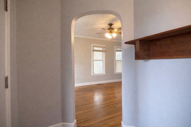 Building Photo - 309 W McLoughlin Blvd