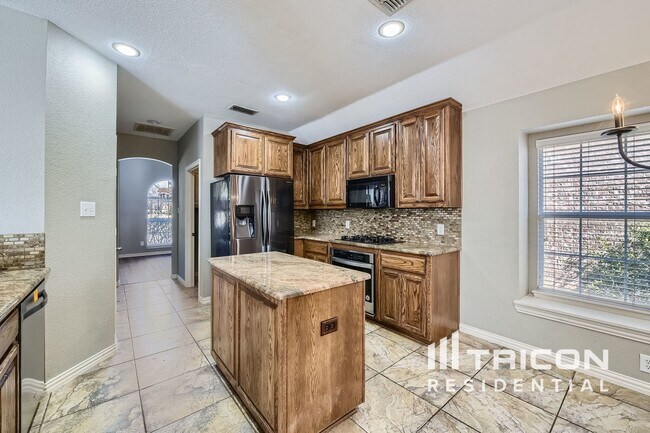 Building Photo - 2785 Greenway Dr