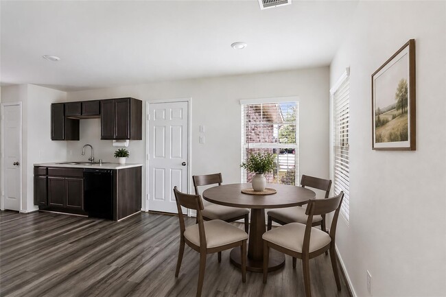 Building Photo - 5858 Rosehill Forest Ln