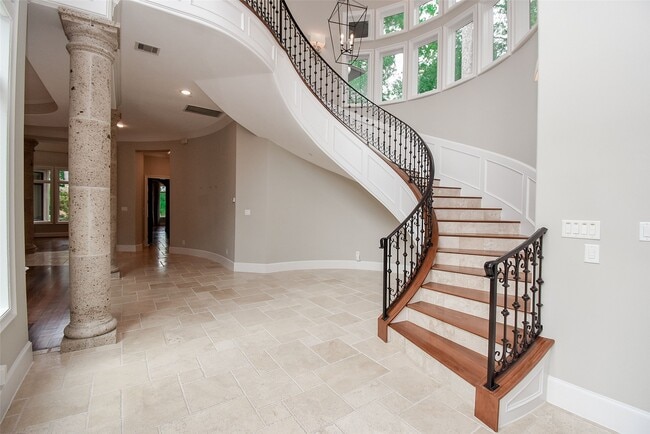 Building Photo - 11910 Heritage Ln