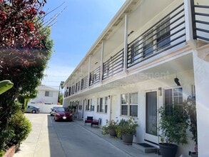 Building Photo - 10818 Blix St