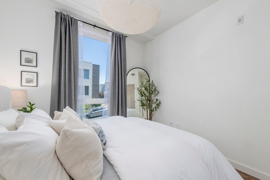 Building Photo - 555 Innes Ave