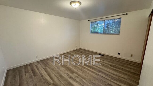 Building Photo - 267 W Center St