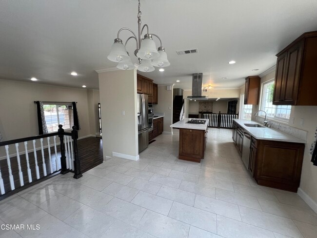 Building Photo - 334 W Avenida De Las Flores