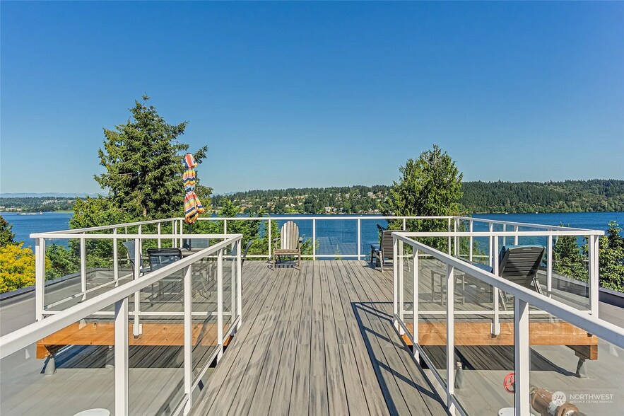 Rooftop deck - 3825 NE 155th Pl