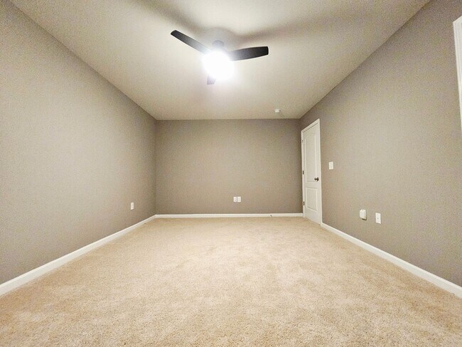 Building Photo - 1420 Demila Dr