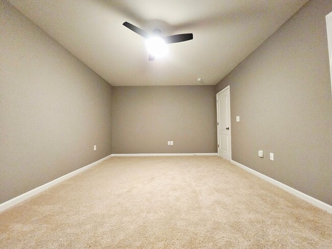 Building Photo - Well Maintained Home  Built in 2019