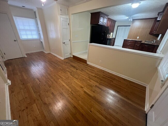 Building Photo - 916 Curry Cir SE