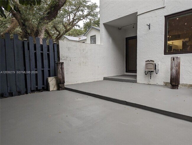 Building Photo - 3446 Oak Dr