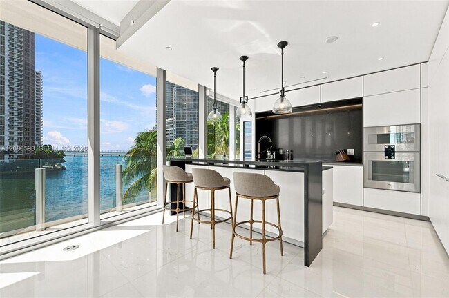 Building Photo - 300 Biscayne Blvd Way